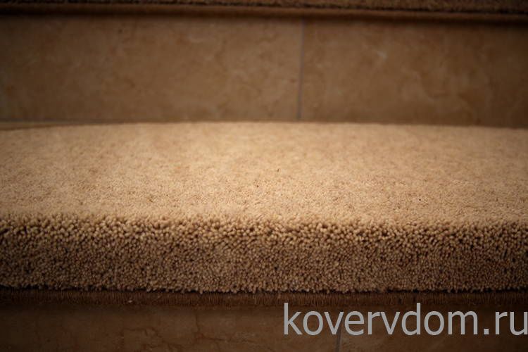 Ковровые ступеньки HIGHT-класс с укладкой на лестницу