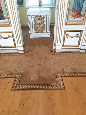 Полушерстяное ковровое покрытие Classic coffee с укладкой в храм